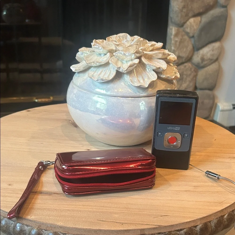 Flip Ultra HD Pocket Video Camera‎ 2nd Generation-U2120B